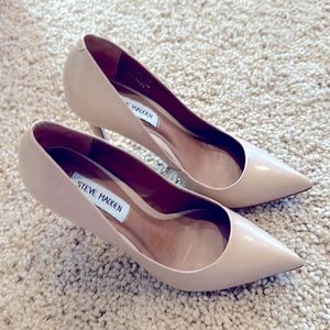 Pointy toe heels. 4 inch height.